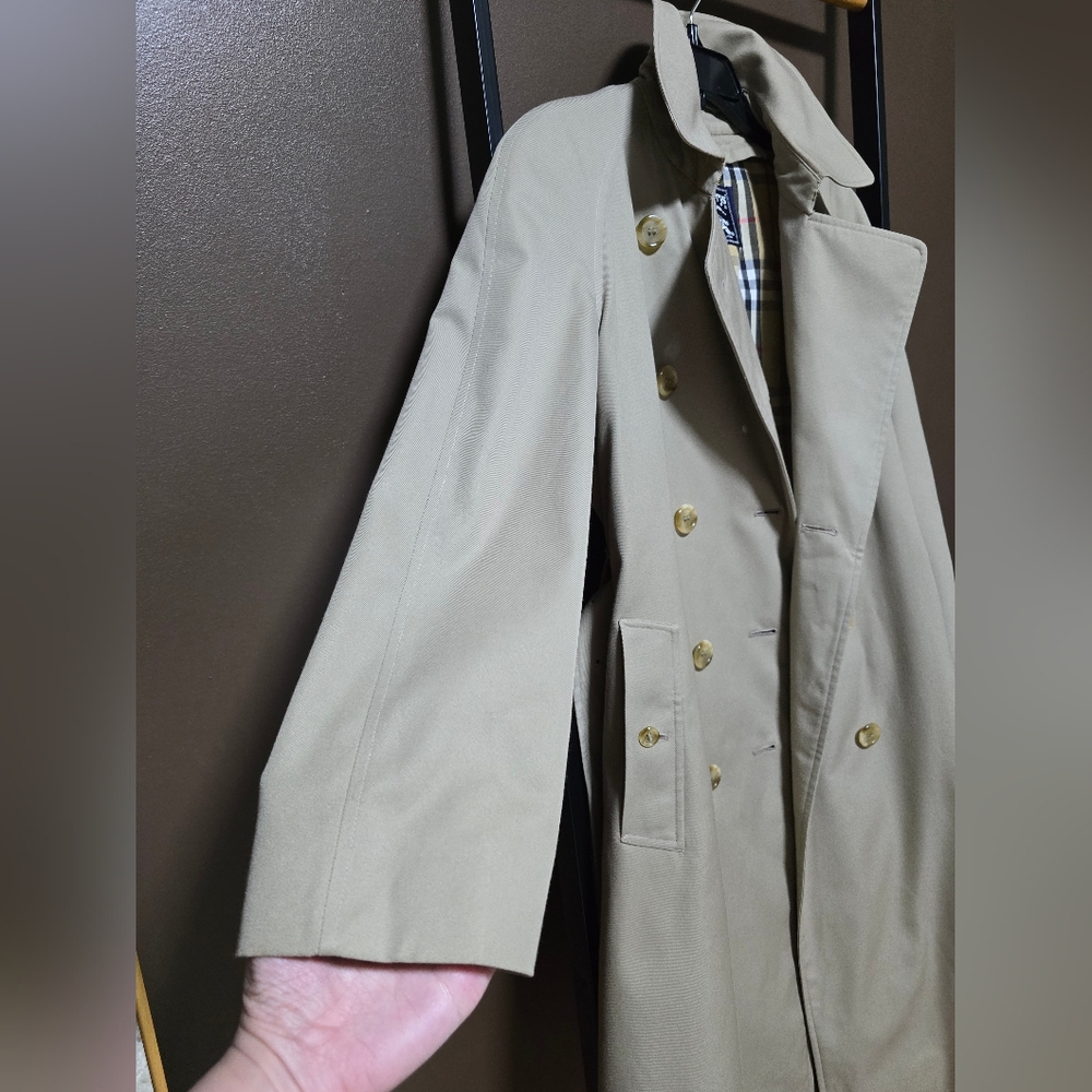Vintage Burberry Classic Beige Trench Coat, With Removable Wool Liner - Picture 5 of 16